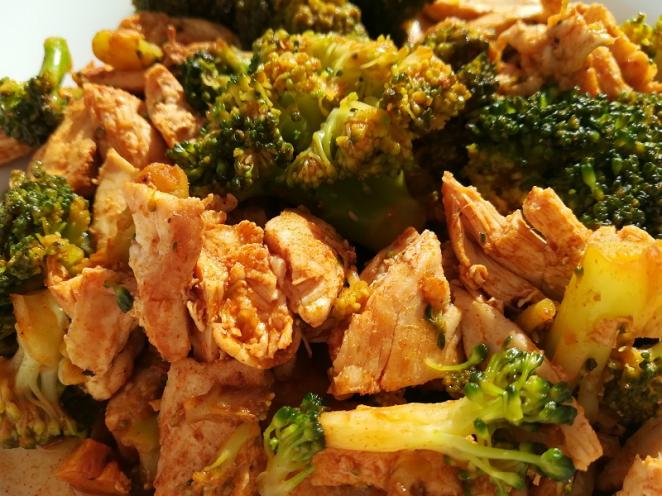Brócoli salteado con pechuga de pollo - Receta saludable | Nutricienta