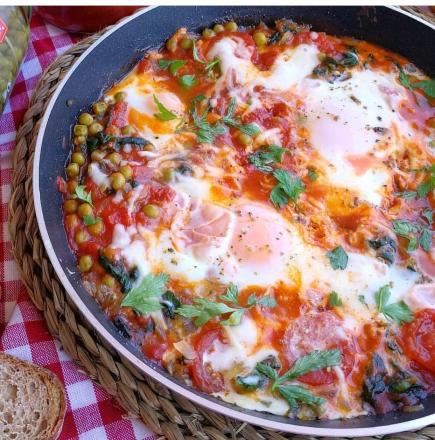 Huevos al plato (por Perezosa) - Receta saludable | Nutricienta
