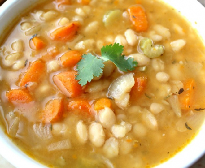 Sopa de alubias con verduras (por Carla) - Receta saludable | Nutricienta